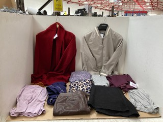 QTY OF ASSORTED CLOTHING TO INCLUDE RUTH LANGSFORD OTTOMAN CARDIGAN IN BURGUNDY SIZE M: LOCATION - A13