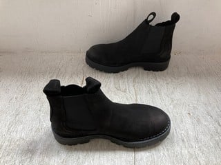 TOMMY JEANS COLORADE BOOT IN BLACK SIZE UK 7.5: LOCATION - A17