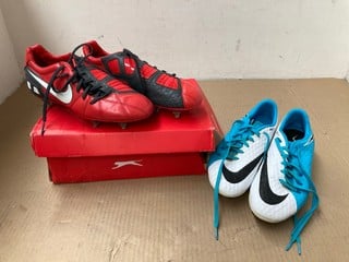 NIKE T90 FOOTBALL BOOT IN RED SIZE UK 7.5 TO INCLUDE NIKE HYPERVENOM ASTRO BOOT IN BLUE SIZE UK 8: LOCATION - B20