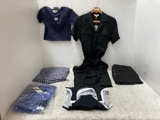 QTY OF ASSORTED WOMENS CLOTHING TO INCLUDE GYMSHARK NAVY BLUE SHORT SLEEVE T SHIRT SIZE SMALL: LOCATION - B19