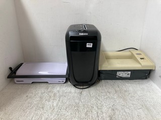 3 X ASSORTED STATIONARY APPLIANCES TO INCLUDE FELLOWES PAPER SHREDDER: LOCATION - B18