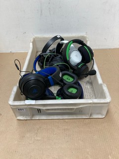 QTY OF ASSORTED HEADSETS TO INCLUDE RAZER KRAKEN HEADPHONES: LOCATION - B13