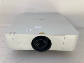 SONY VPL-FHZ60 DATA PROJECTOR - RRP: £ 3.348.98: LOCATION - FRONT BOOTH