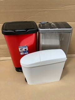 3 X ASSORTED TRASH CANS TO INCLUDE JIVE 40L TRASH CAN IN RED: LOCATION - B 6