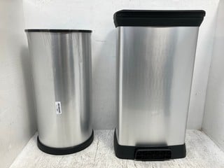 2 X TRASH CANS TO INCLUDE CURVER 50L: LOCATION - B 5