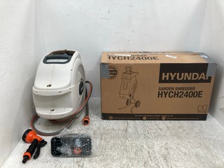 BLUETEZEIT WALL MOUNTED HOSE REEL TO INCLUDE HYUNDAI GARDEN SHREDDER HYCH2400E: LOCATION - C 7