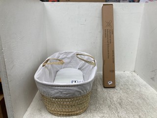 CHILDRENS MOSES BASKET TO INCLUDE FOLDING STAND IN NATURAL: LOCATION - C 9