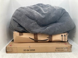 3 X HOUSEHOLD ITEMS TO INCLUDE BEAN BAG SEAT IN GREY: LOCATION - C 10