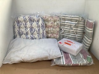 QTY OF BEDDING ITEMS TO INCLUDE GARDENISTA WATER RESISTANT SCATTER CUSHIONS: LOCATION - C 11