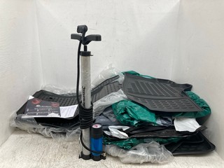 QTY OF ASSORTED CAR MATS IN BLACK TO INCLUDE SILVERLINE TYRE PUMP: LOCATION - C 17