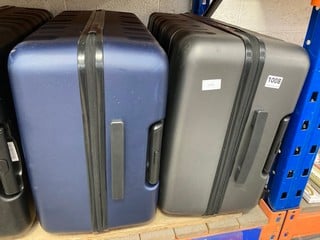 2 X JOHN LEWIS & PARTNERS LARGE HARD SHELL SUITCASES IN NAVY AND BLACK: LOCATION - BR2