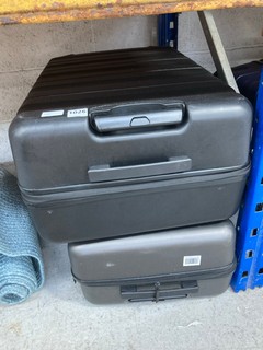 JOHN LEWIS & PARTNERS LARGE HARD SHELL SUITCASE IN BLACK TO INCLUDE MEDIUM SUITCASE IN GREY: LOCATION - BR3