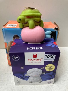 4 X ASSORTED KIDS TOY ITEMS TO INCLUDE TONIES NIGHT LIGHT TONIE: LOCATION - BR6