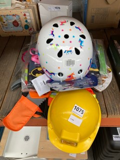 QTY OF ASSORTED KIDS ITEMS TO INCLUDE MELISSA & DOUG CONSTRUCTION WORKER COSTUME FOR 3-6 YEARS OLD: LOCATION - BR6