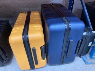 3 X ASSORTED JOHN LEWIS & PARTNERS HARD SHELL 4-WHEEL SUITCASES TO INCLUDE LARGE SUITCASE IN NAVY: LOCATION - BR12