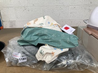 5 X ASSORTED BABY ITEMS TO INCLUDE JOHN LEWIS & PARTNERS COTTON TOWELLING PONCHO IN GREY: LOCATION - BR13