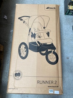 HAUCK RUNNER 2 STROLLER IN BLACK RRP £180: LOCATION - BR14