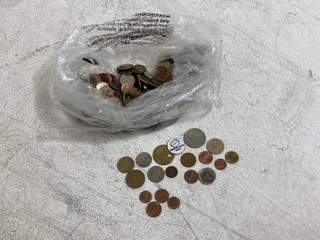 A BAG OF ASSORTED VINTAGE COINAGE: LOCATION - BR1