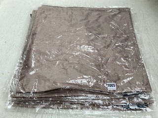 10 X CRUSHED VELVET STYLE CUSHION COVERS IN BLUSH PINK - COMBINED RRP £400: LOCATION - CR8