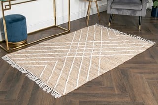 CROSS TEXTURED JUTE RUNNER FLOOR RUG IN NATURAL : SIZE 120 X 180CM - RRP £110: LOCATION - CR8