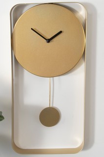 PENDULUM STYLE WALL CLOCK IN GOLD FINISH: LOCATION - CR10