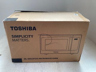 TOSHIBA MICROWAVE OVEN IN BLACK MODEL NO. ML-EM23P(SS): LOCATION - BR3