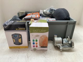 QTY OF ASSORTED ITEMS TO INCLUDE HIMALAYAN SALT LAMP: LOCATION - BR4