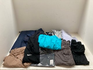 QTY OF ASSORTED CLOTHING ITEMS TO INCLUDE NIKE TRACK SUIT BOTTOMS IN BLACK SIZE L: LOCATION - BR4