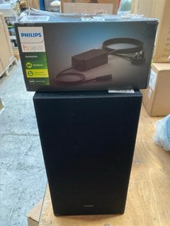 2 X ASSORTED ITEMS TO INCLUDE PHILIPS HUE OUTDOOR ADAPTOR: LOCATION - B7