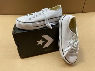 CONVERSE WHITE/BLACK TRAINERS IN UK SIZE 5.5: LOCATION - BR5