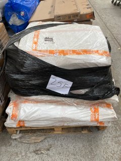 PALLET OF 1 TONNE GRAVEL/SAND BAGS IN WHITE & ORANGE: LOCATION - B6 (KERBSIDE PALLET DELIVERY)