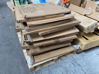 PALLET OF ASSORTED SAFETY GATES TO INCLUDE SAFETY 1ST SAFETY GATES: LOCATION - B7 (KERBSIDE PALLET DELIVERY)