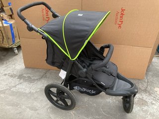 HAUCK BLACK & YELLOW 3 WHEELED CHILDS STROLLER: LOCATION - B8