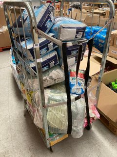 QTY OF ASSORTED PET CARE ITEMS TO INCLUDE CATSAN ABSORBENT CAT LITTER ( CAGE NOT INCLUDED): LOCATION - B3 (KERBSIDE PALLET DELIVERY)