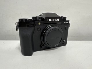 FUJIFILM X-T5 40.2 MEGAPIXELS MIRRORLESS CAMERA (ORIGINAL RRP - £1599) IN BLACK: MODEL NO FF220001 (WITH BOX, BATTERY, STRAP & CHARGER) [JPTM121795] THIS PRODUCT IS FULLY FUNCTIONAL AND IS PART OF OU