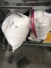 5 X ASSORTED BEDDING ITEMS TO INCLUDE SILENTNIGHT 2 PILLOWS