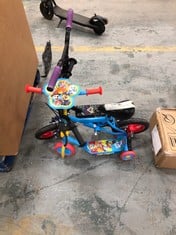 3 X ASSORTED KIDS SCOOTER / BIKES TO INCLUDE PAW PATROL SCOOTER IN BLUE