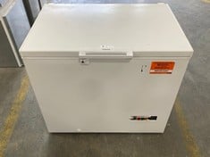 HOTPOINT 255L CHEST FREEZER IN WHITE - MODEL NO. CS1A250HFA1 - RRP £360 (KERBSIDE PALLET DELIVERY)