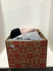 BOX OF ASSORTED HOUSEHOLD ITEMS TO INCLUDE SAZY JACQUARD BATH TOWEL GREY 70X140CM