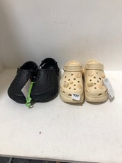 2 X ASSORTED CROCS CLOG TO INCLUDE MEGA CRUSH SHELLSNPEARLS CLOG CREAM SIZE M7/W8