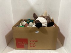 BOX OF ASSORTED KIDS SOFT PLUSH TOYS TO INCLUDE MOOSE BACKPACK BROWN