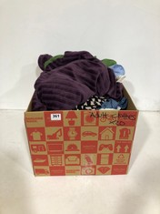 BOX OF ASSORTED ADULT CLOTHING TO INCLUDE GREER STREET HOODIE GREEN SIZE M