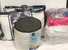 APPROX 5 X ASSORTED BEDDING TO INCLUDE SILENTNIGHT HOTEL COLLECTION BOX PILLOW