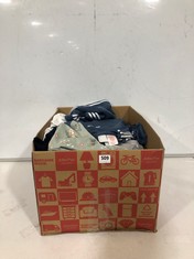 BOX OF ASSORTED KIDS CLOTHING TO INCLUDE ADIDAS JOGGERS DARK TEAL/WHITE SIZE 3-4YRS