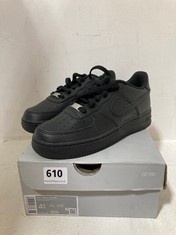 NIKE AIR FORCE 1 TRAINERS BLACK SIZE 4