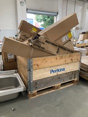 PALLET OF ASSORTED ITEMS TO INCLUDE WORCESTER ∅60/100MM VERTICAL FLUE KIT