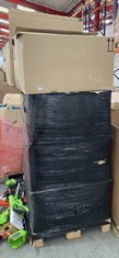 PALLET OF ASSORTED ITEMS TO INCLUDE PPE FACEMASKS IN WHITE