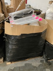 PALLET OF ASSORTED ITEMS TO INCLUDE FOLDABLE CLOTHES AIRER IN WHITE / PINK