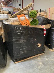 PALLET OF ASSORTED ITEMS TO INCLUDE FOLDING GARDEN CHAIR IN ORANGE