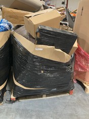 PALLET OF ASSORTED ITEMS TO INCLUDE BROWN RATTAN GARDEN FURNITURE SET (PART)